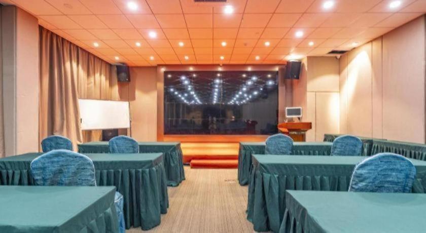 Jinjiang Metropolo Hongqiao International Exhibition Center Branch Hotel